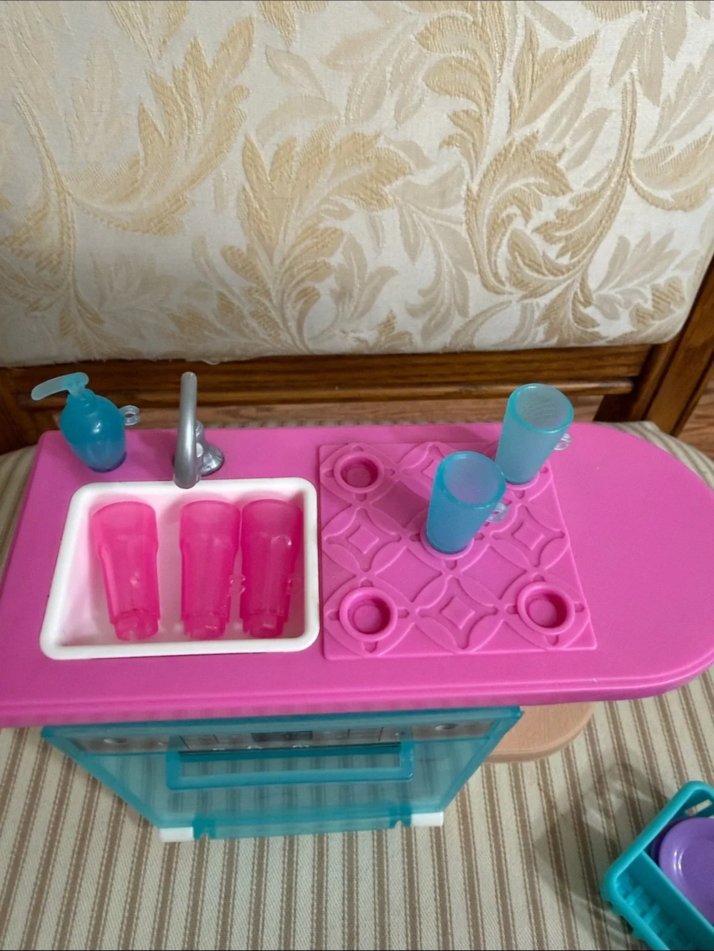 Barbie Indoor Furniture Set with Kitchen Dishwasher (2018)